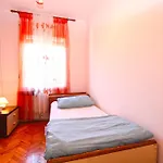 Ivanka 1056 Apartamento *
