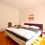 Ivanka 1056 Apartamento *