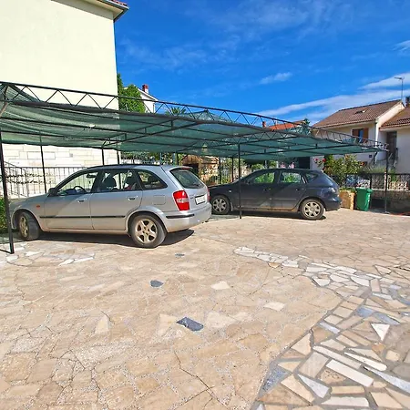 Ivanka 1056 * 풀라