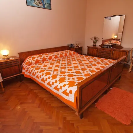 Ivanka 1056 Pola