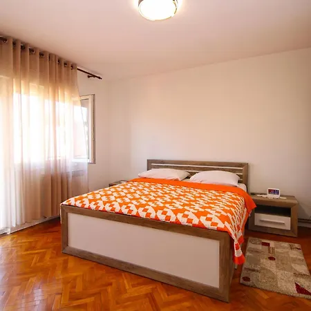 Ivanka 1056 * Pola